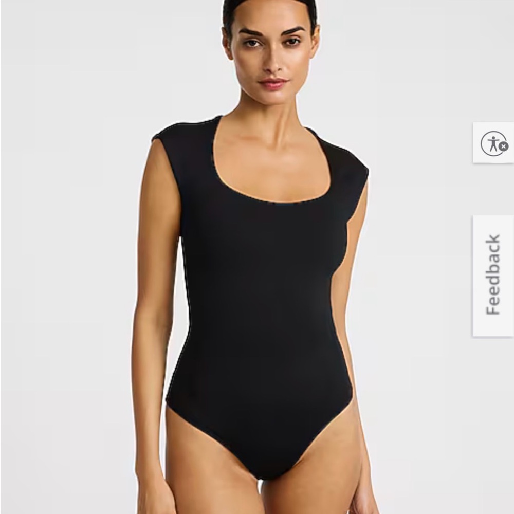 Express Body Contour High Compression Scoop Neck Cap Sleeve Bodysuit